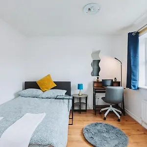 double-room-with-en-suite-wifi-netflix.brighton-hotels-england.com/